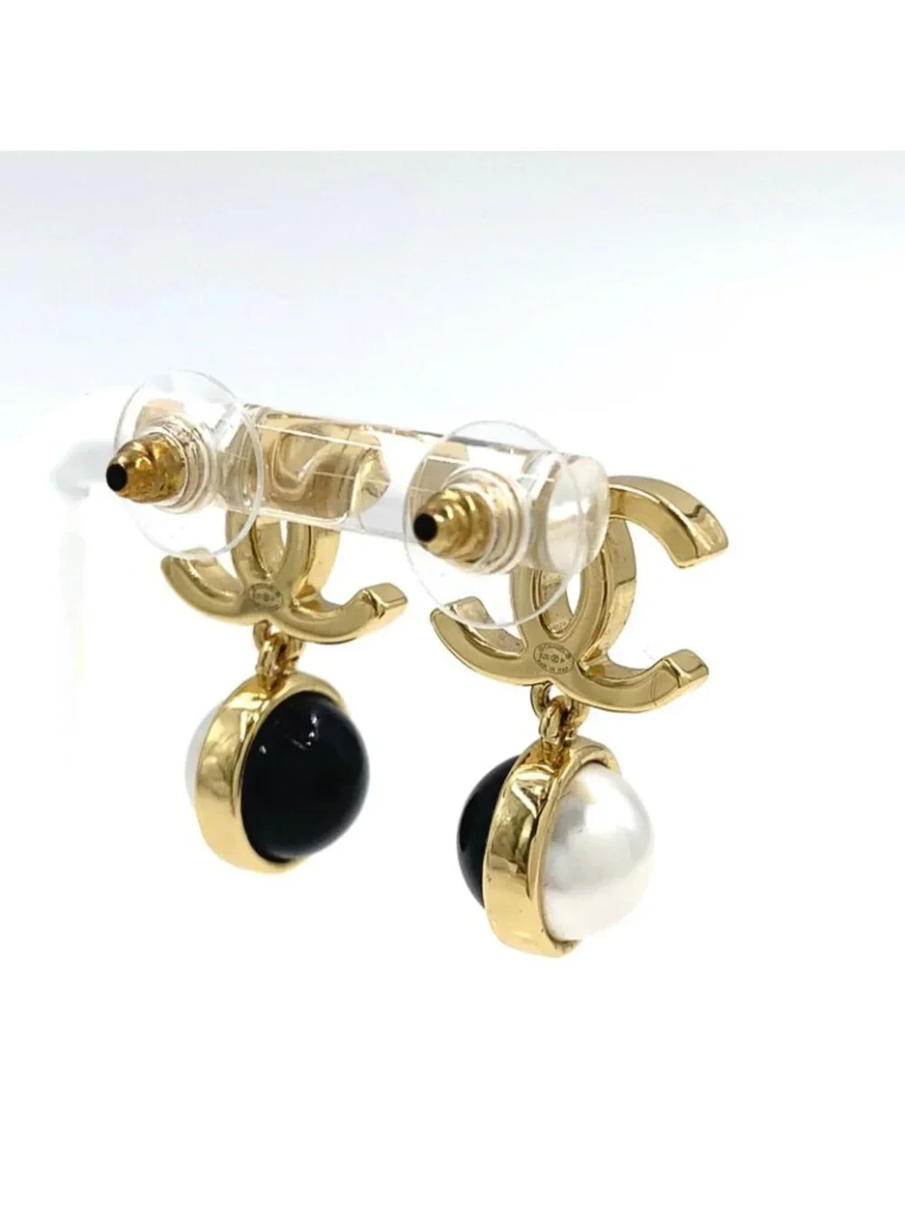 Chanel CC Logo Bicolor Costume Pearl Swing Faux Resin Gold Black White Earrings